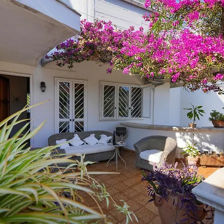 Guesthost - A Due Passi Dal Mare - With Parking Appartement *