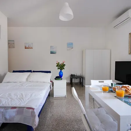 Guesthost - A Due Passi Dal Mare - With Parking * Bari