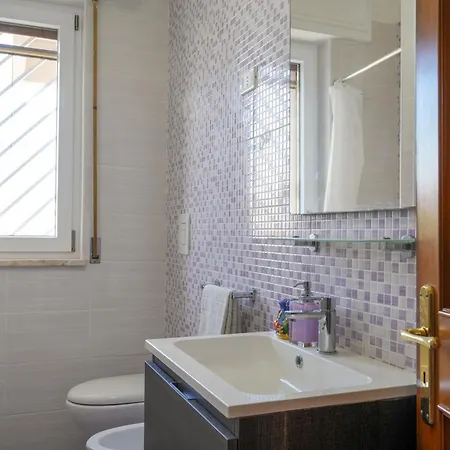 Guesthost - A Due Passi Dal Mare - With Parking Appartement *
